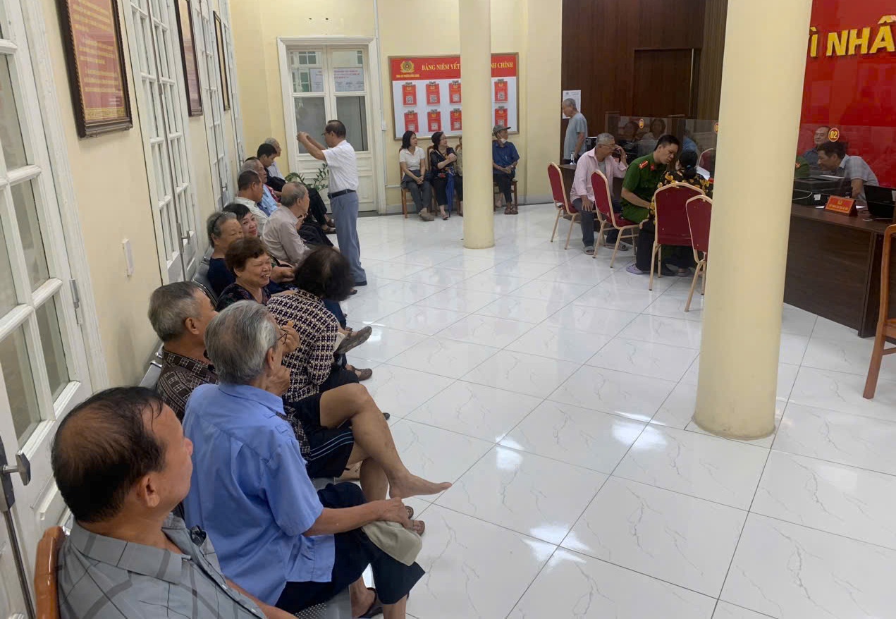 Công an phường Hồng Bàng thực hiện cấp thẻ Đảng viên lưu động cho 939 đảng viên